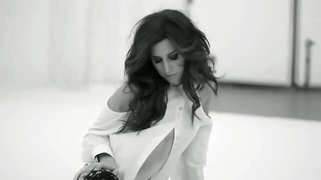 ایچ ڈی کے معیار :  ایک brunette سکسی ھندی ہے ھیںچ ایک مرگا پر میں ایک inflatable پول بالغ فحش ویڈیوز