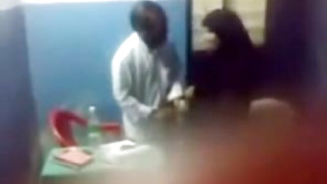 ایچ ڈی کے معیار :  ایک brunette فیلم سکسی خانوادگی ہو رہی ہے اس بلی کے لئے کھول دیا کی طرف سے اس کی حوصلہ افزائی کے طالب علم بالغ فحش ویڈیوز