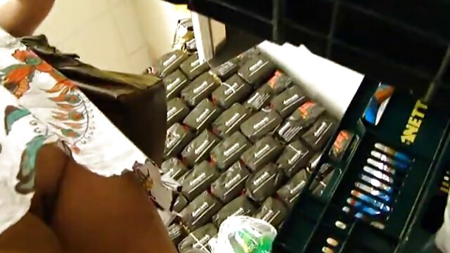 ایچ ڈی کے معیار :  ایک brunette کے بیٹھ جاتا ہے اس کی تنگ بلی میں ایک ڈک اور وہ سایت فیلمسکسی سوار ہے یہ بالغ فحش ویڈیوز 