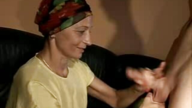 ایچ ڈی کے معیار :  ایک brunette pushes فیلم سکسی زن با سگ میں اس کی dildo کے اس کے گوشت منڈوا بلی کے ہونٹ بالغ فحش ویڈیوز